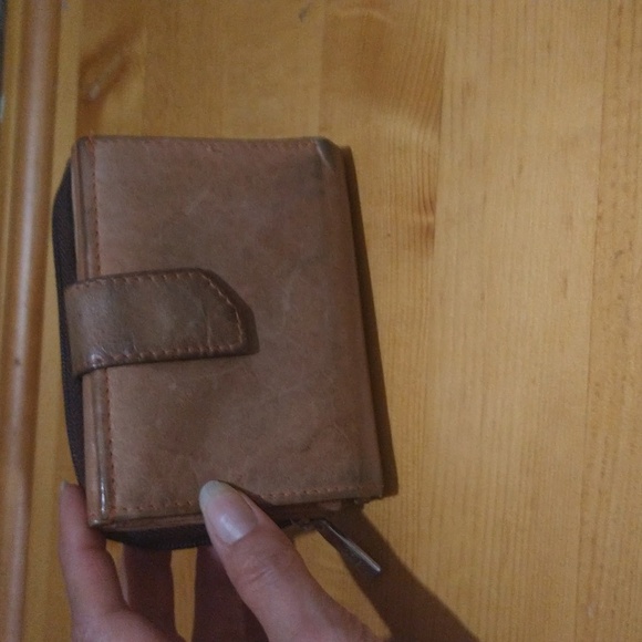 brown leather Ashlin wallet - Picture 10 of 10